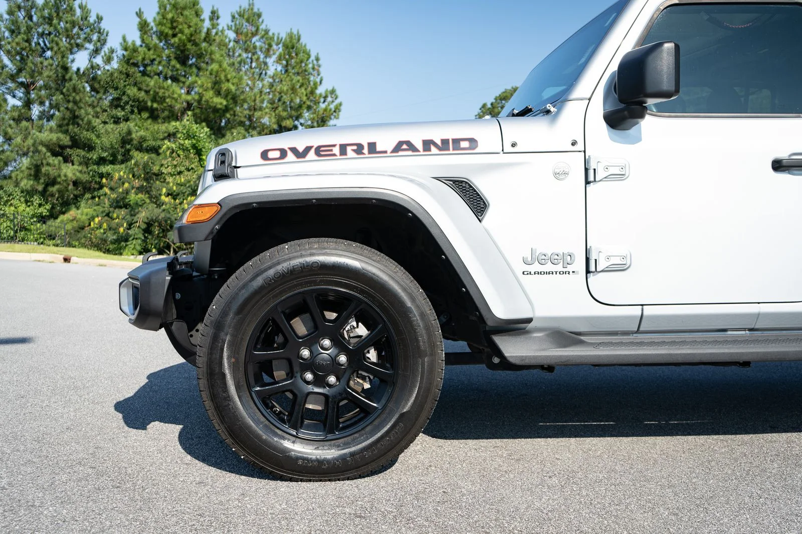 Used 2023 Silver Jeep Overland image 4