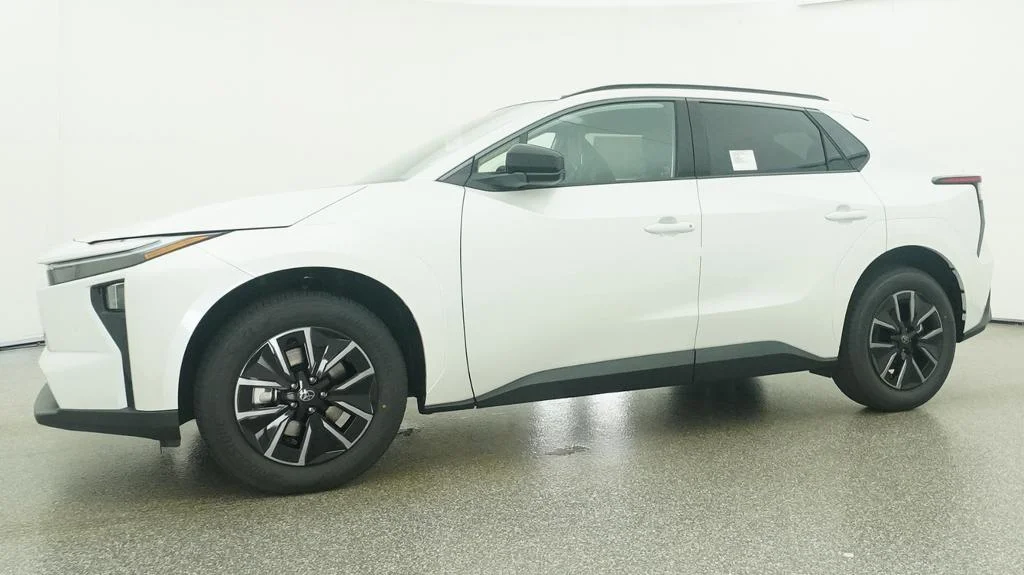 New 2026 Wind Chill Pearl Toyota XLE image 31