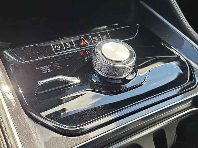Certified Used 2023 White Jeep Base image 31