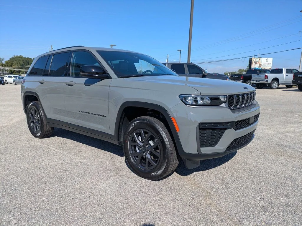 New 2027 Sting-Gray Clear-Coat Paint Jeep  image 2