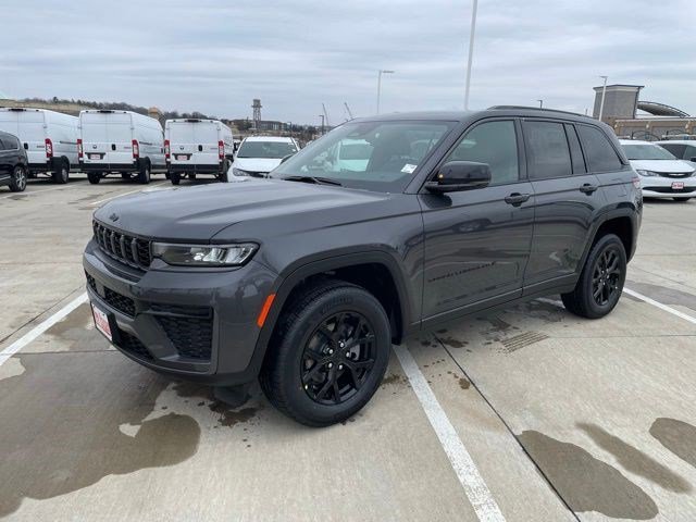 2026 Jeep Grand Cherokee Laredo Altitude