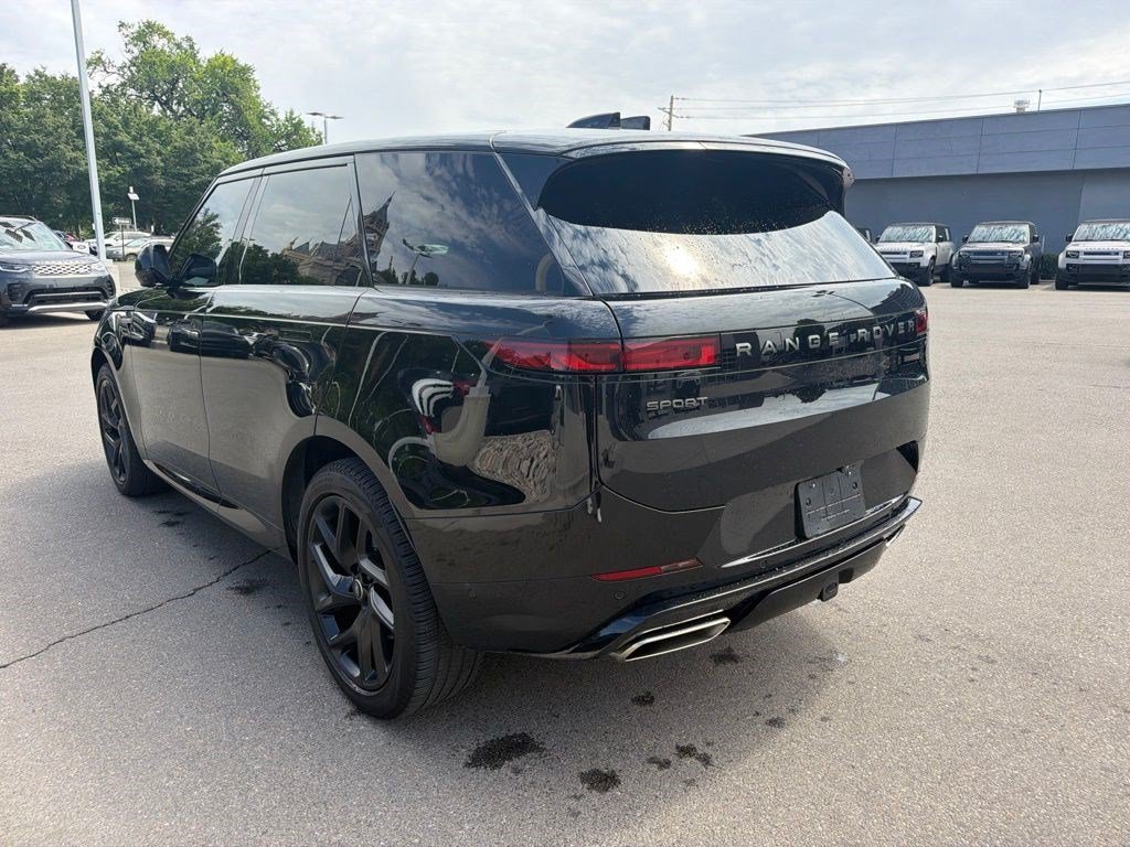 Used 2025 Black Land Rover Dynamic SE image 8