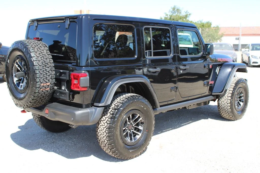 New 2026 Black Clear-Coat Exterior Paint Jeep Rubicon X image 4
