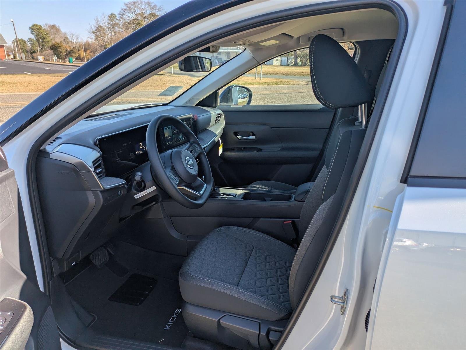 New 2025 Two-tone Aspen White TriCoat / Super Black Nissan SV image 12