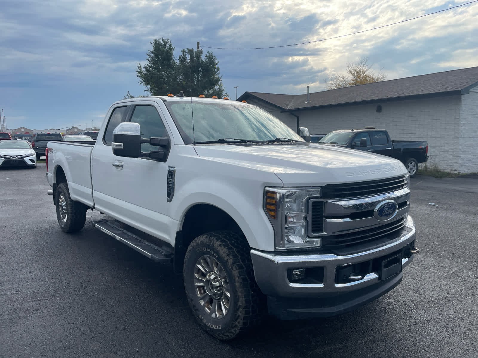 Used 2019 Oxford White Ford XLT image 2