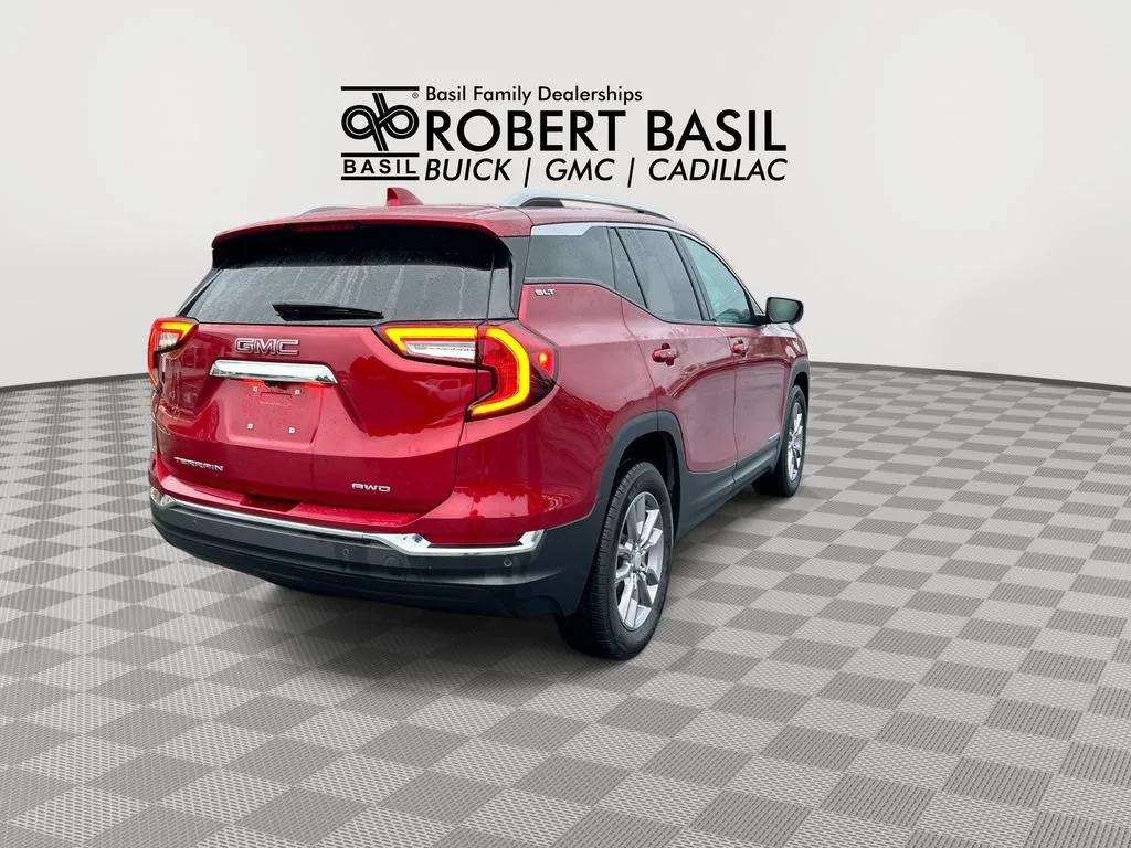 Used 2024 Volcanic Red Tintcoat GMC SLT image 8