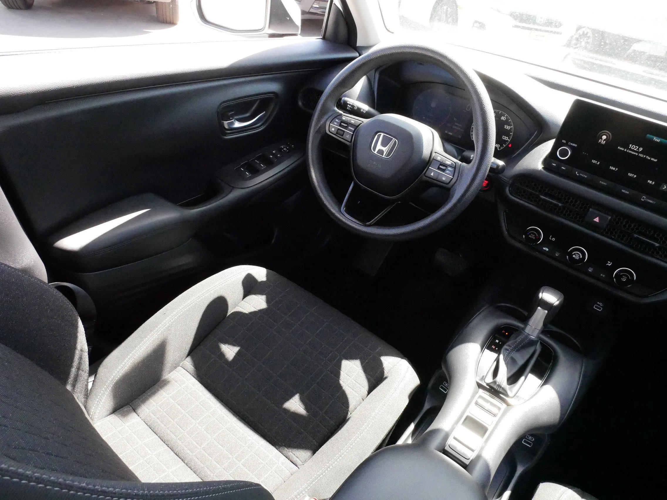 Certified Used 2023 Platinum White Pearl Honda LX image 9