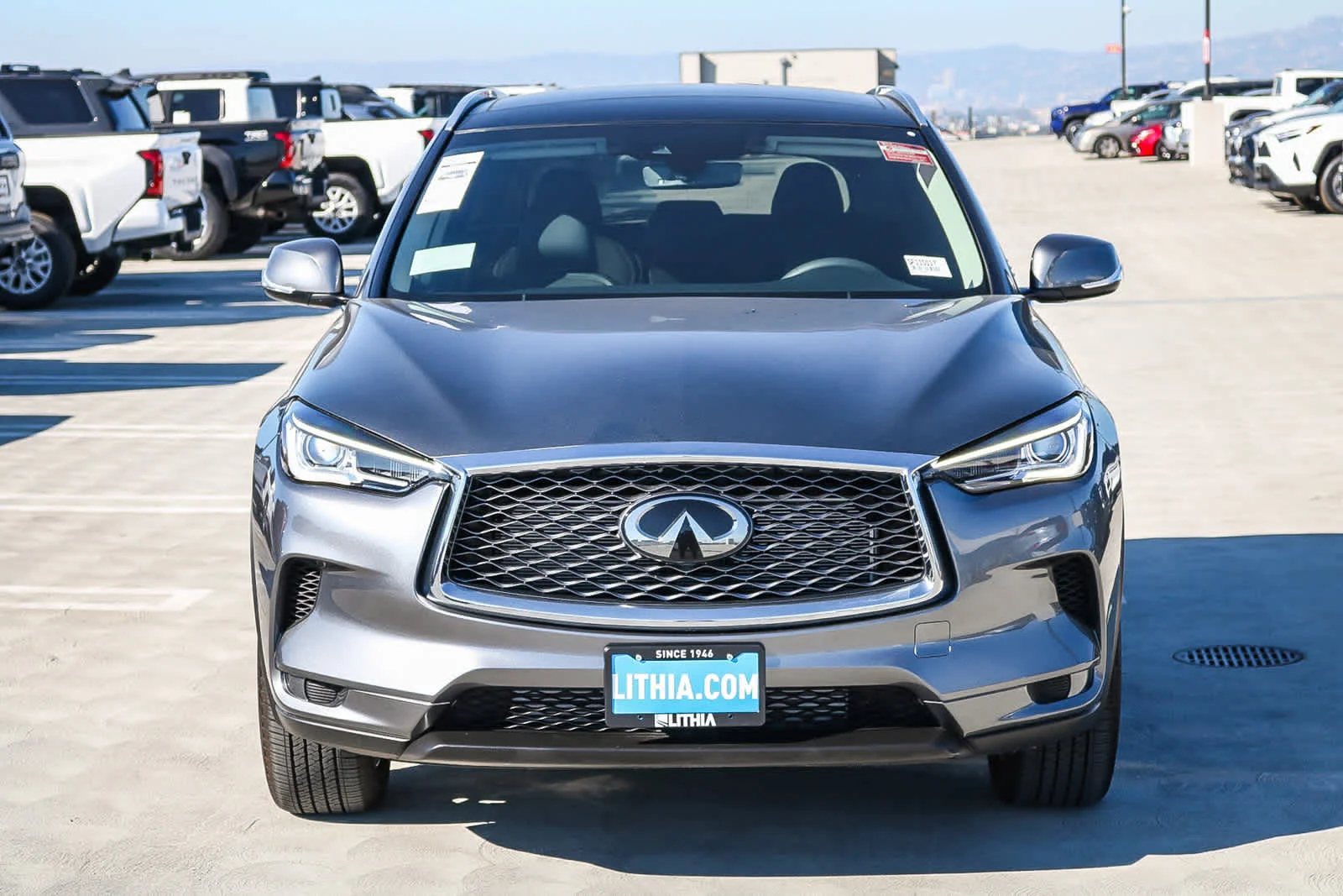 New 2025 GRAPHITE SHADOW INFINITI LUXE AWD image 2