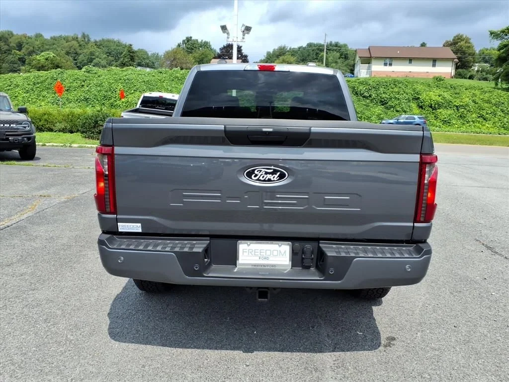 New 2026 Carbonized Gray Metallic Ford XLT image 13