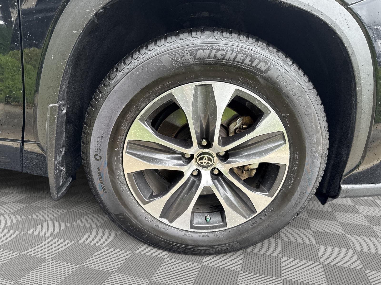 Used 2020 Midnight Black Metallic Toyota XLE image 9