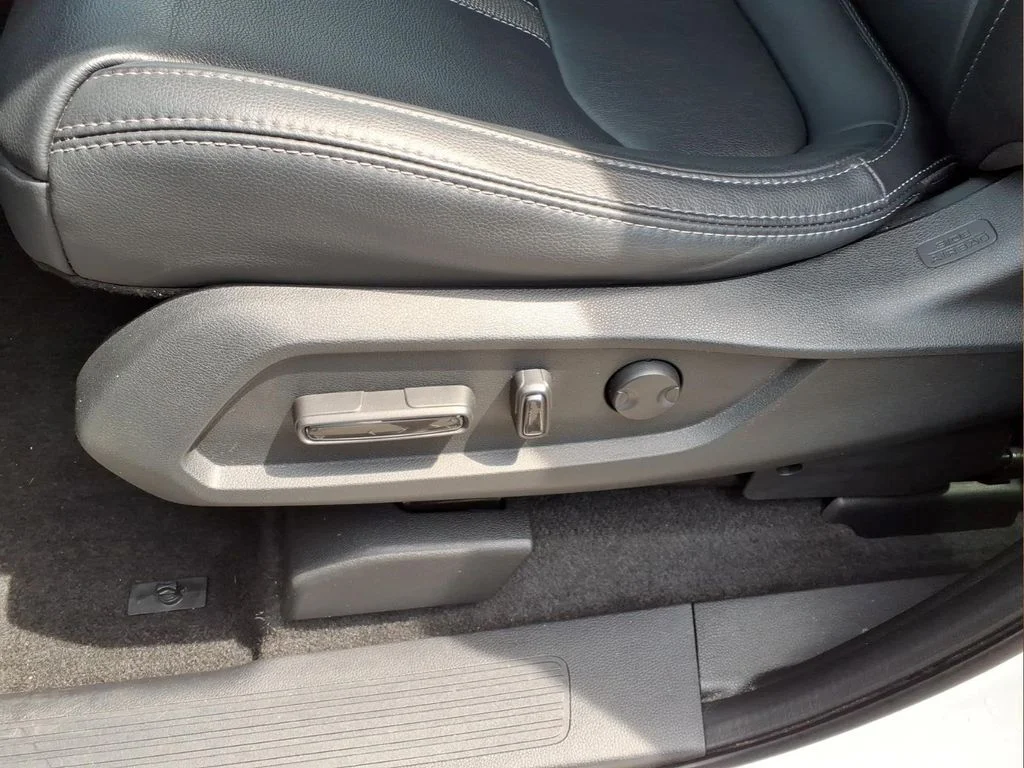 Used 2023 White Honda Touring image 16
