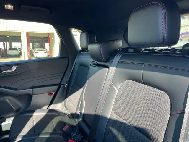 2026 Ford Escape ST-Line - Photo 9