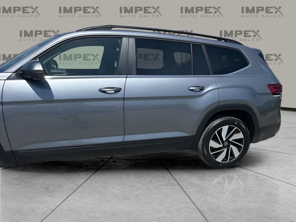 Used 2024 Gray Volkswagen 2.0T SE w/Technology image 2
