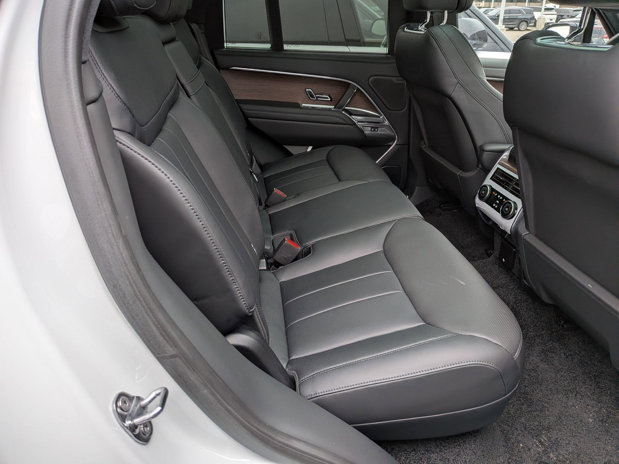 New 2025 Fuji White Land Rover SE image 27