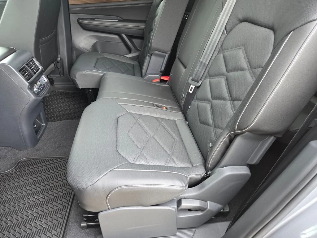 New 2026 Silver Volkswagen 2.0T SE image 23