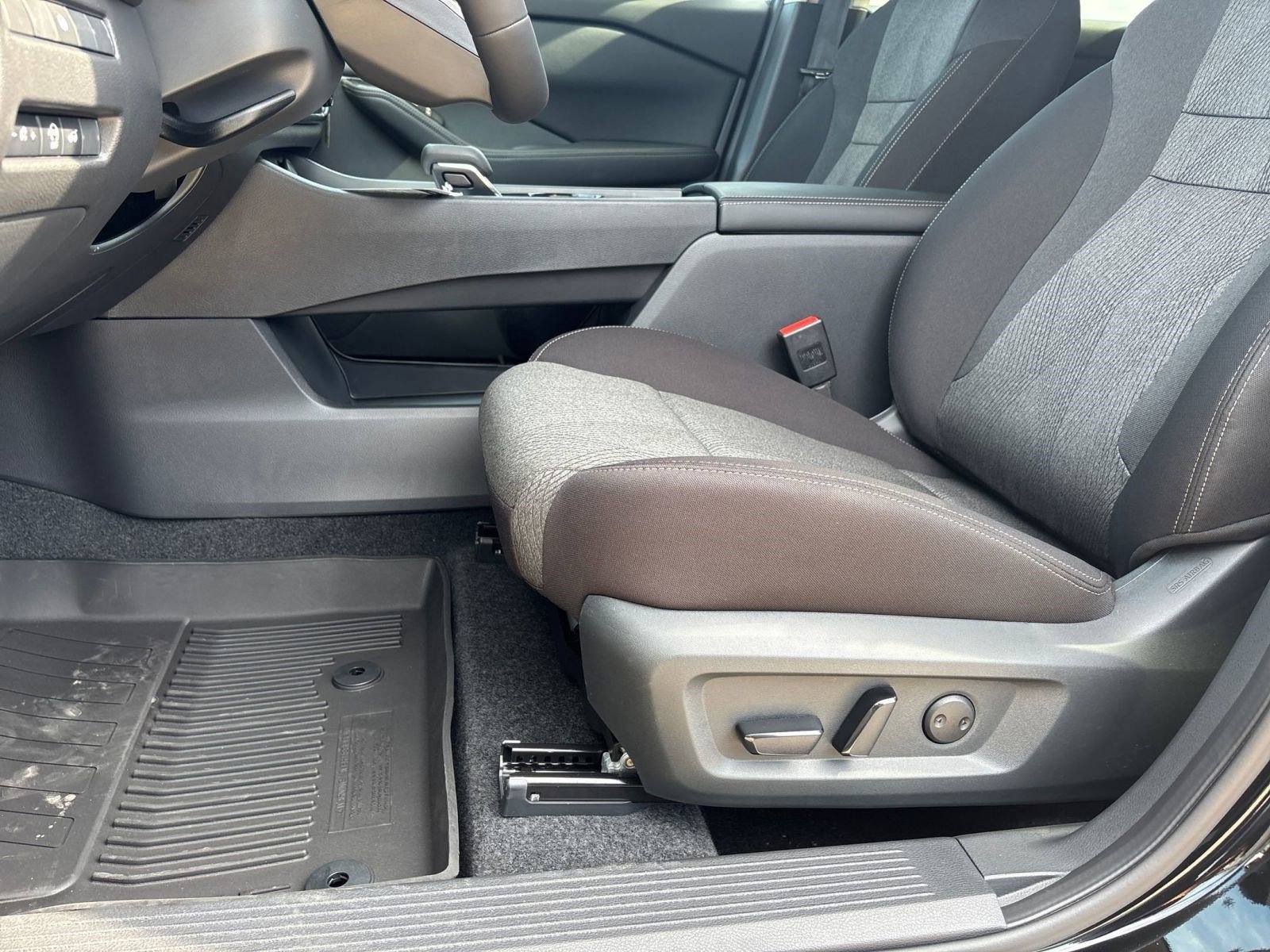 2026 Nissan Rogue SV - Photo 14