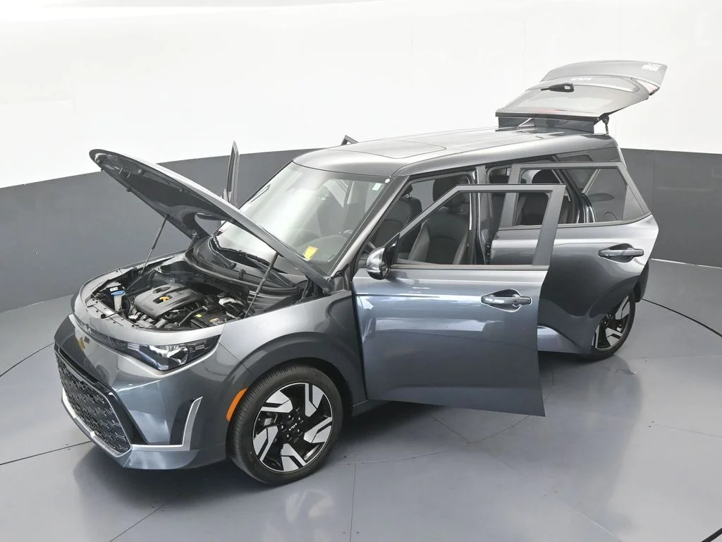 Used 2024 Gravity Gray Kia GT-Line image 60