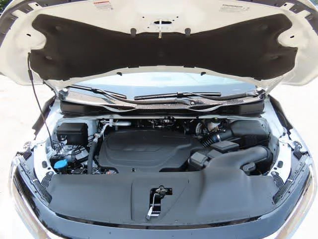 New 2026 Platinum White Pearl Honda Touring image 10
