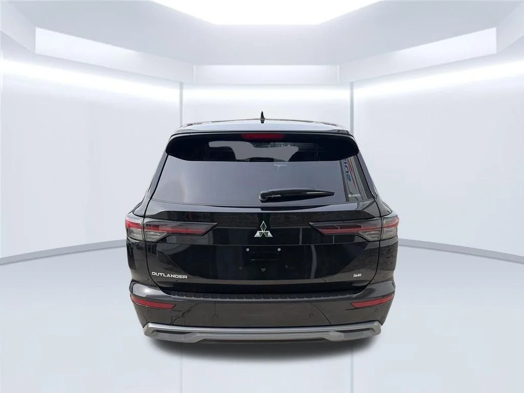New 2026 Black Mitsubishi SE image 13