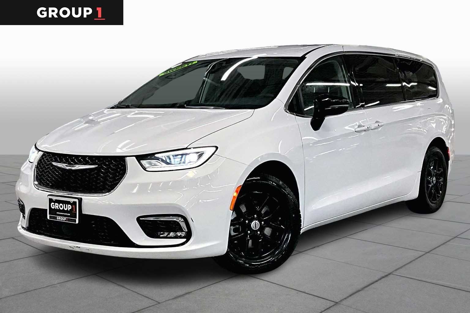 2024 Chrysler Pacifica Touring L's photo