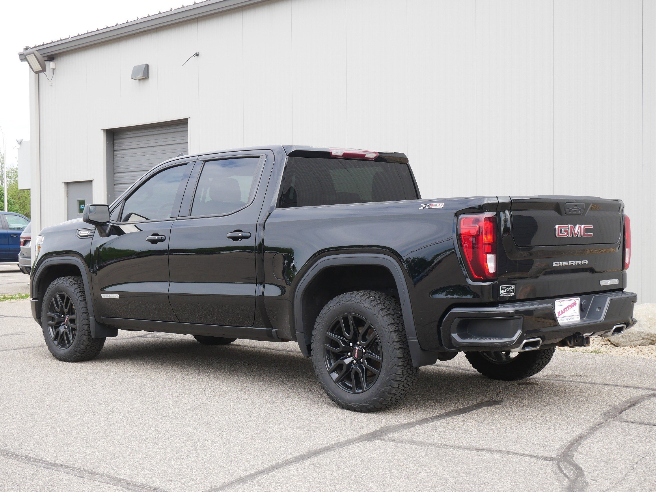Used 2021 Onyx Black GMC Elevation image 3