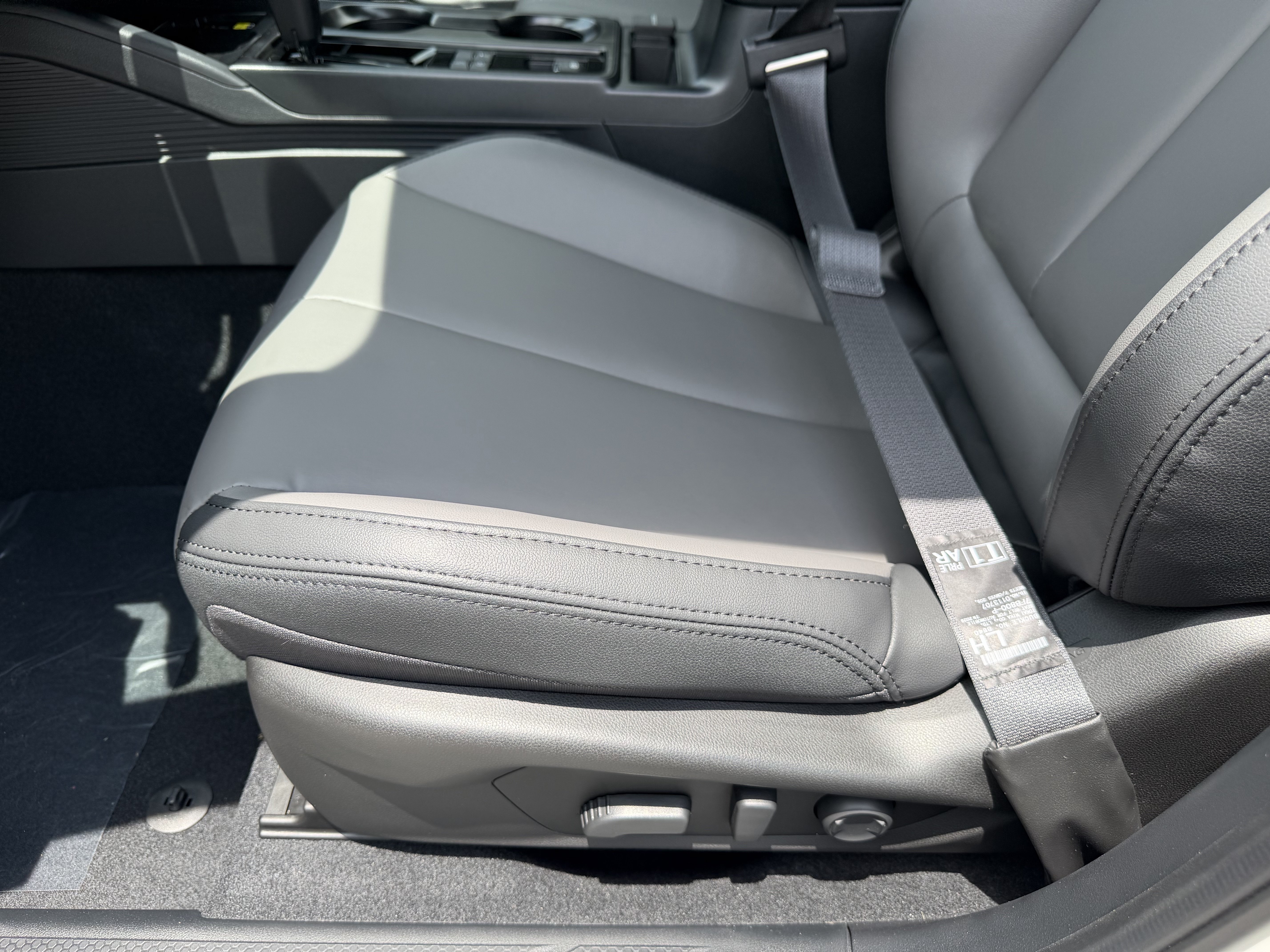 New 2026 CRYSTAL WHITE PEARL Subaru Premium image 24