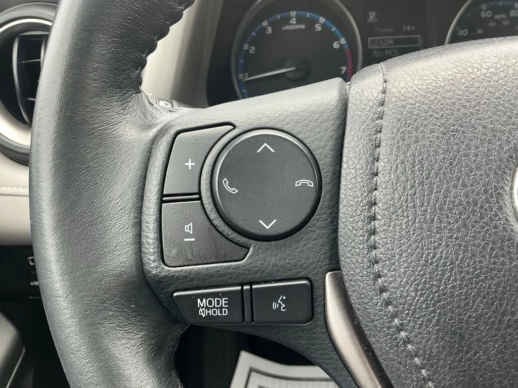 Used 2017 White Toyota XLE image 29