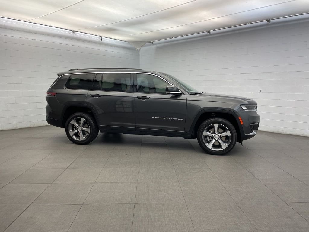 New 2025 Baltic Gray Metallic Clear-Coat Exterior Paint Jeep Limited image 2