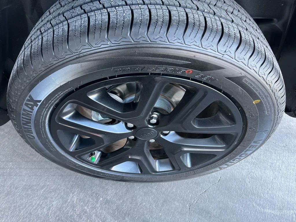 Used 2023 White Jeep Altitude image 35