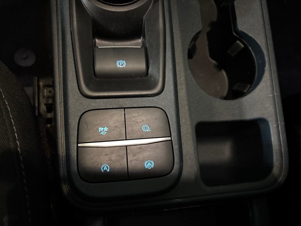 Used 2022  Ford XL image 21