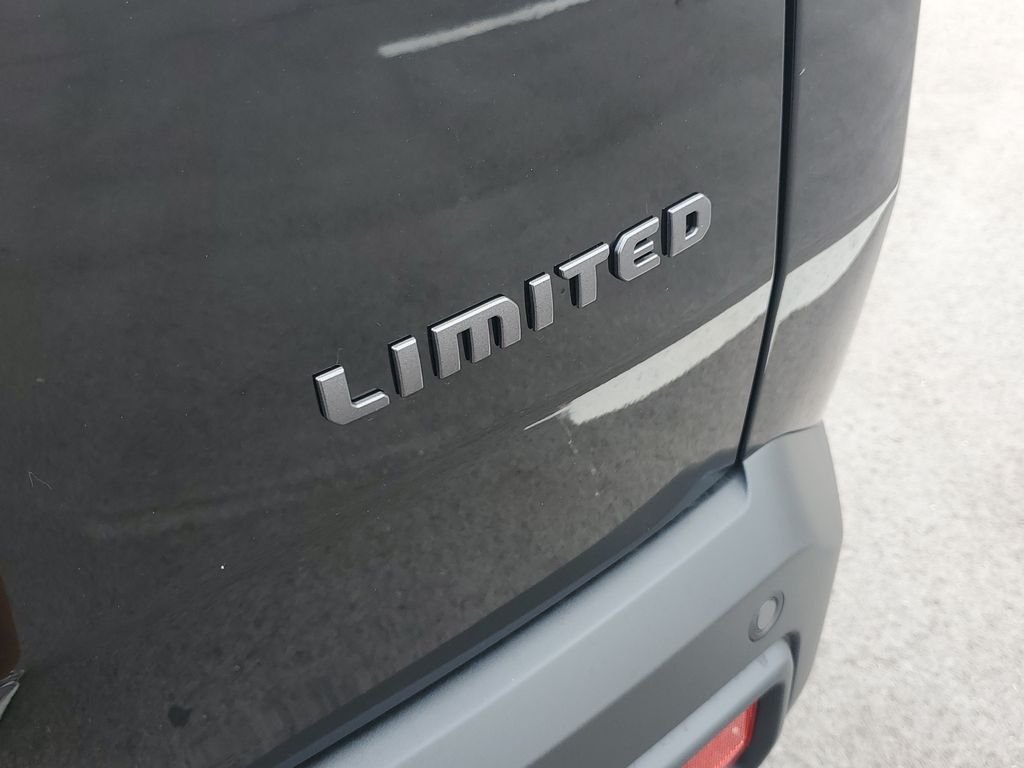New 2026 Diamond Black Crystal Pearl-Coat Exterior Paint Jeep Limited image 7