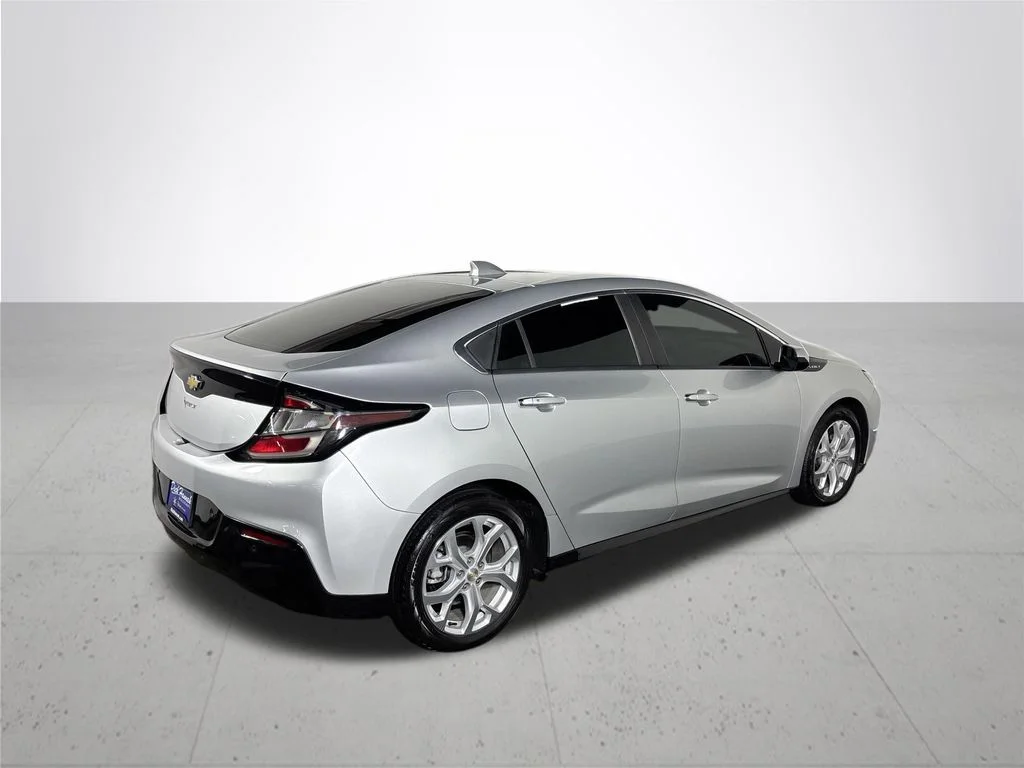 Used 2017 Silver Chevrolet Premier image 6