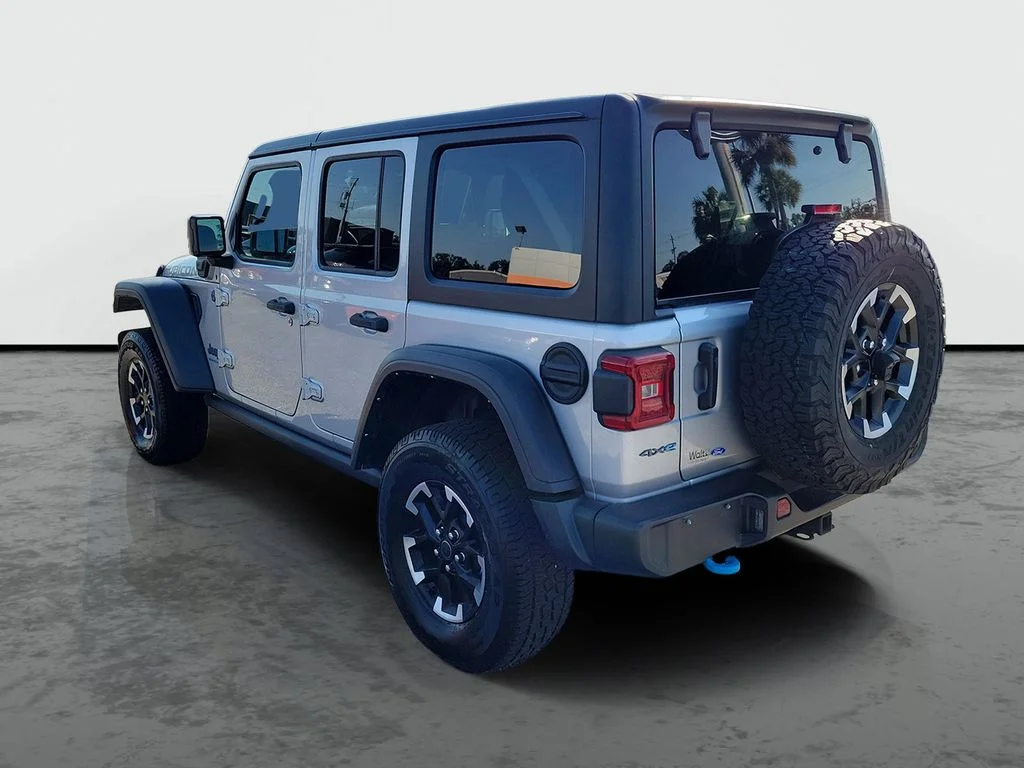 Used 2024 Silver Zynith Clearcoat Jeep Rubicon 4xe image 3