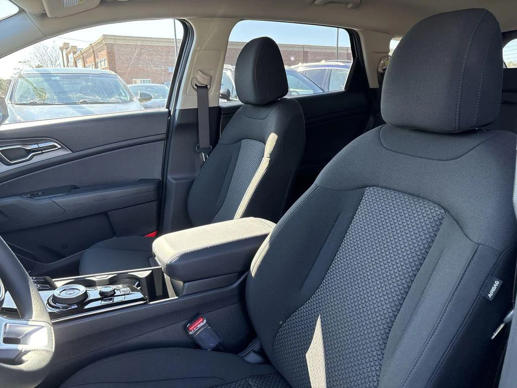 2025 Kia Sportage LX Hybrid - Photo 13