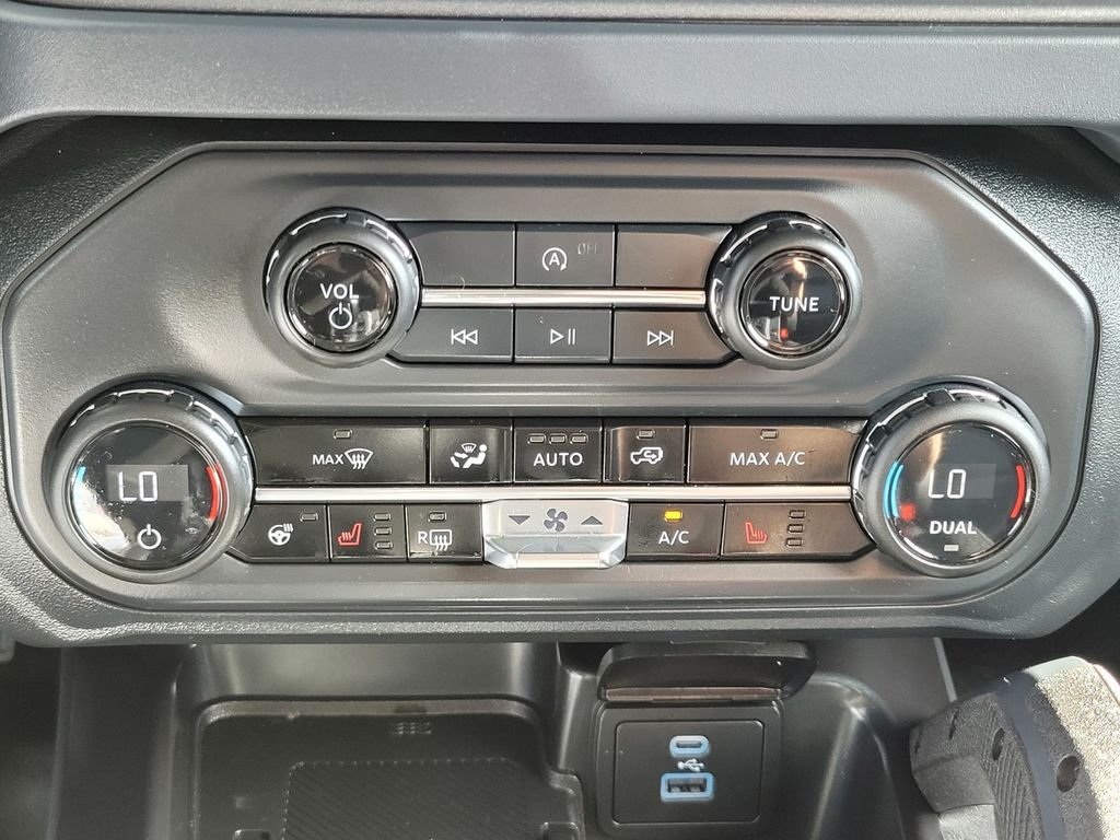 Used 2025 Green Ford Badlands image 20