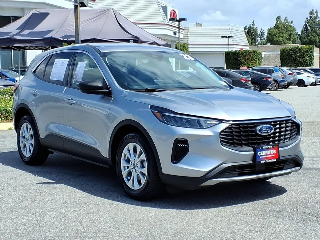 Used 2023 Silver Ford Active image 3