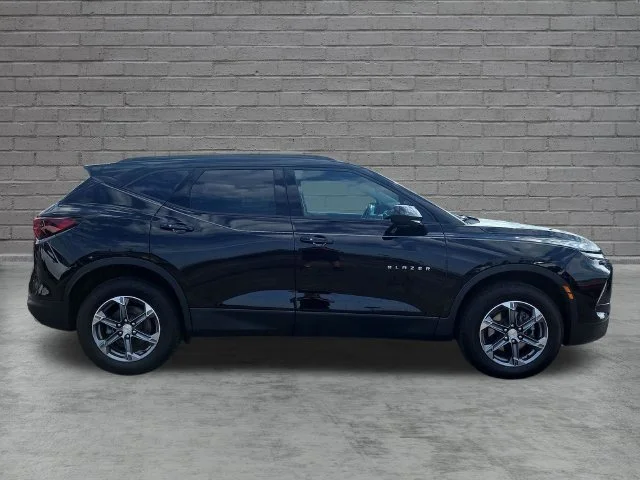 Used 2024 Black Chevrolet 2LT image 7