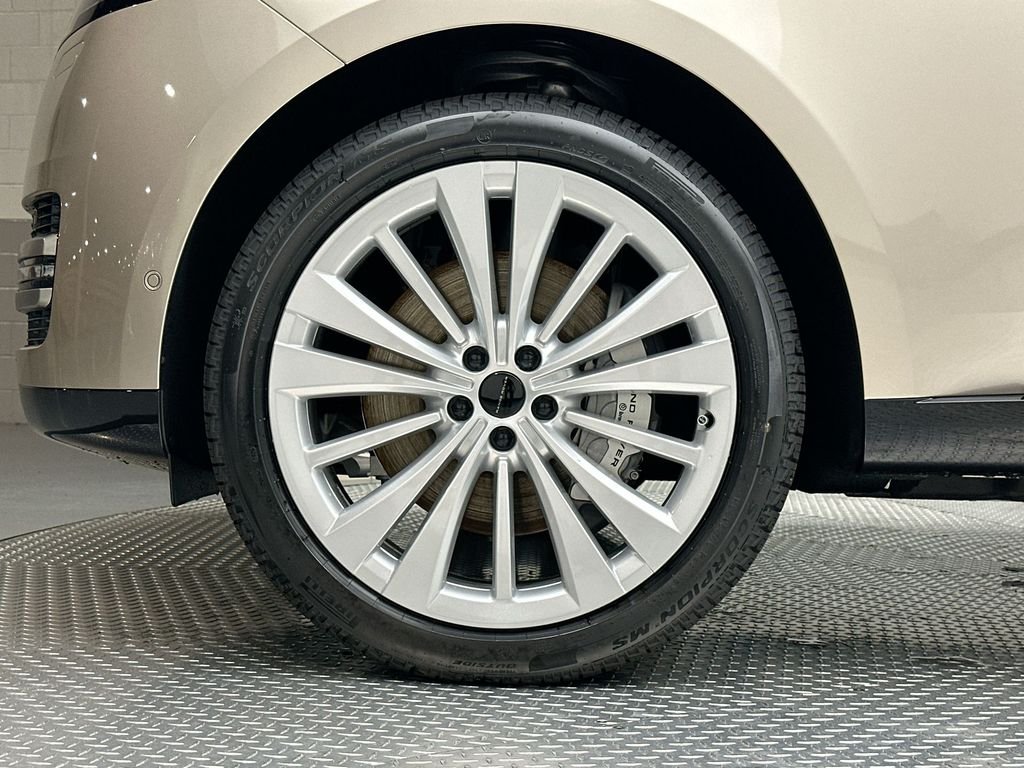 New 2026 Batumi Gold Premium Metallic Land Rover SE image 5