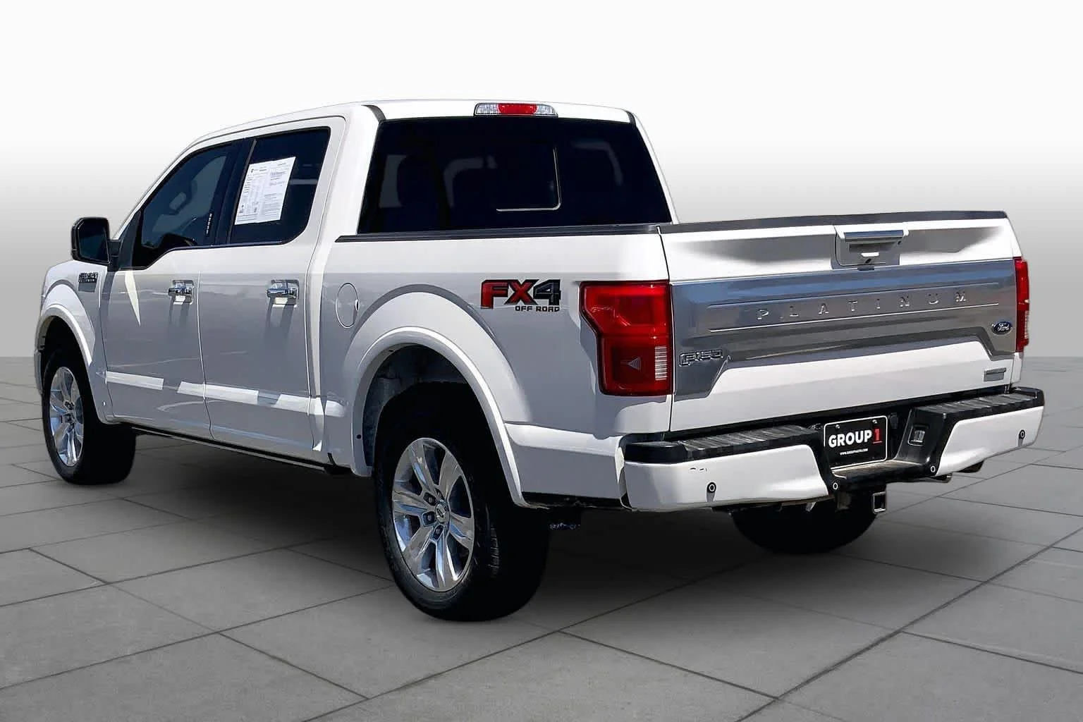 Used 2018 White Platinum Metallic Tri-Coat Ford Platinum image 11