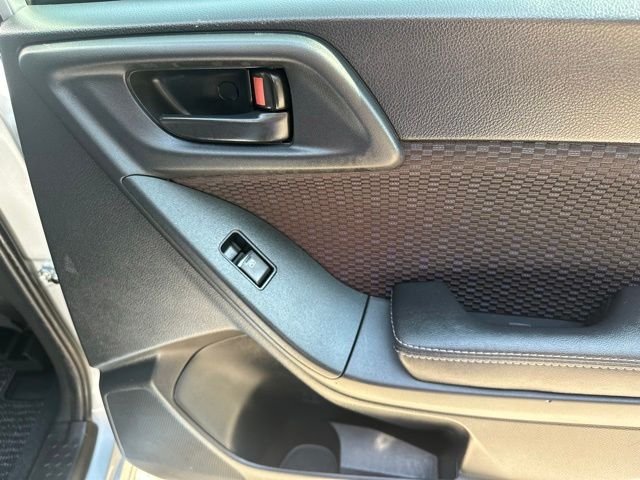 Used 2018 Ice Silver Metallic Subaru 2.5i Premium image 22