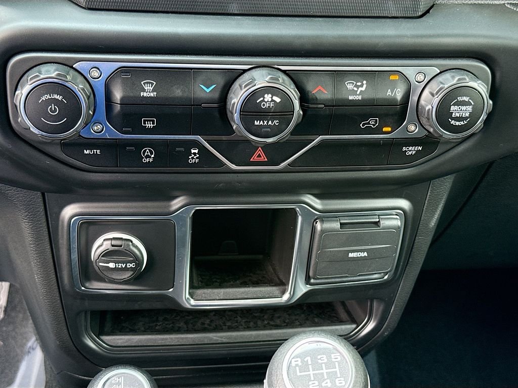 Used 2023 Earl Clearcoat Jeep Willys Sport image 32