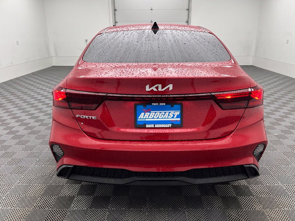 Used 2023 Red Kia LXS image 9