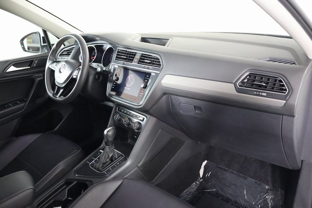 Used 2021 Pure White Volkswagen 2.0T SE image 9