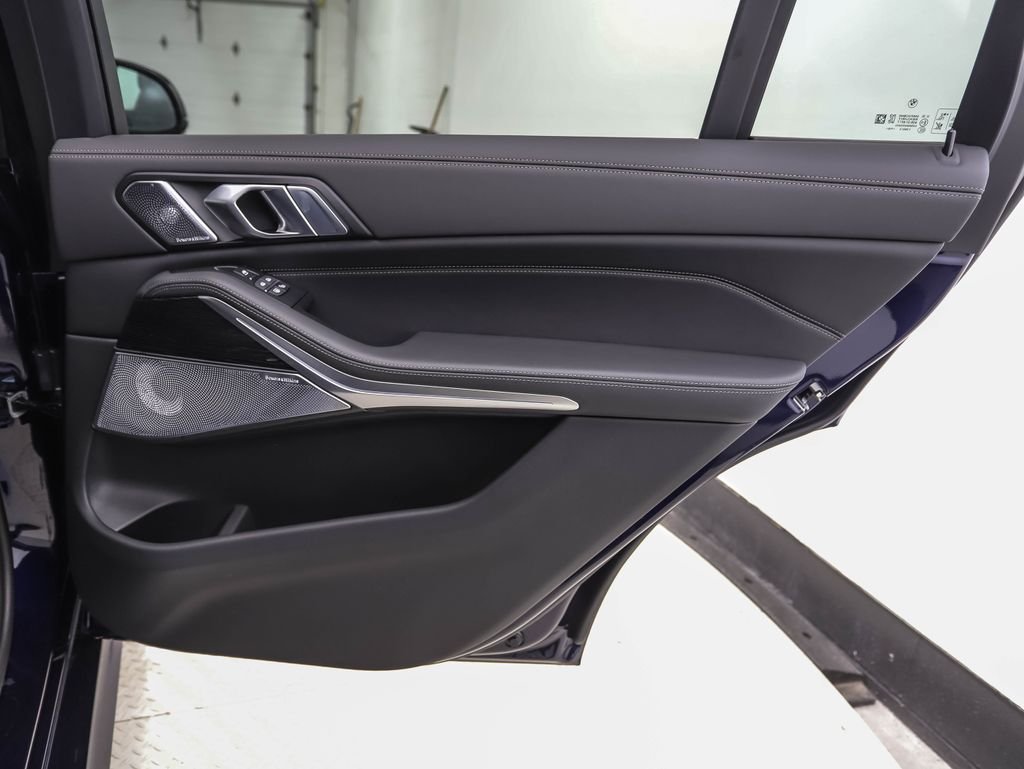 Used 2026 Blue BMW M60i image 31