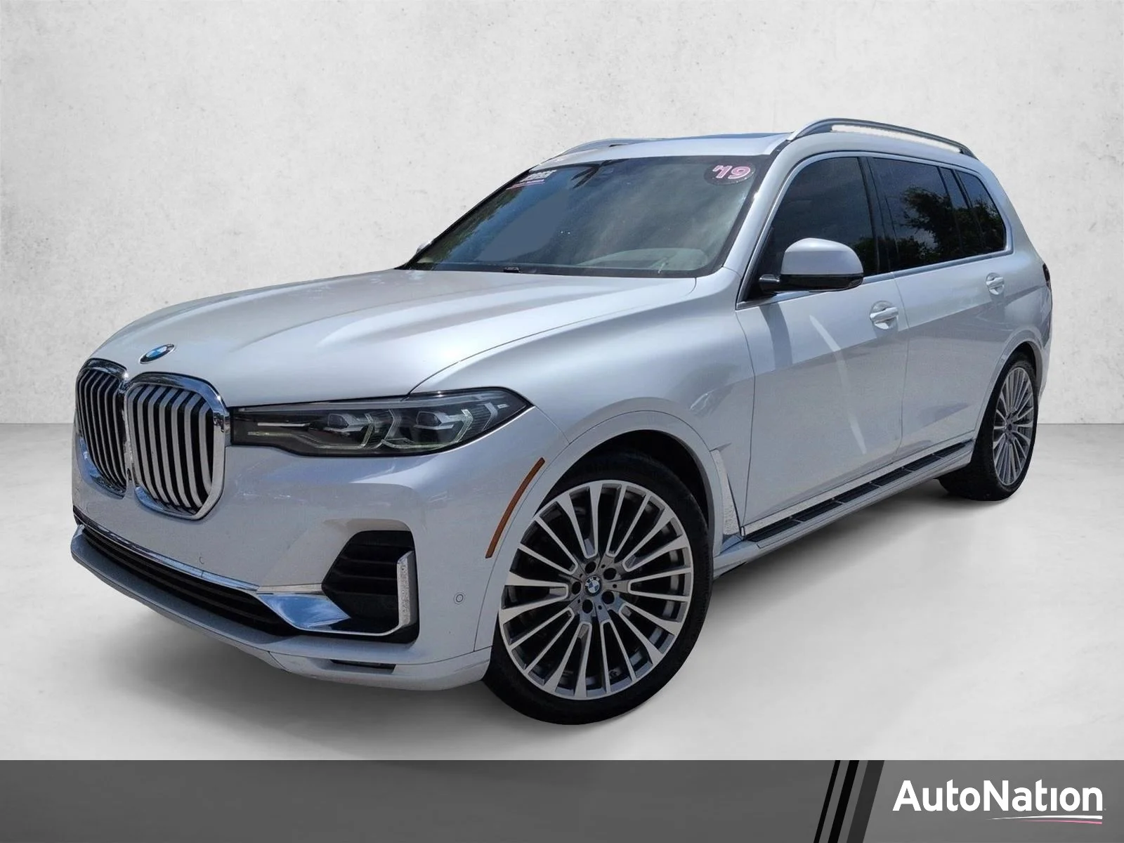 Used 2019 Mineral White Metallic BMW xDrive40i image 1