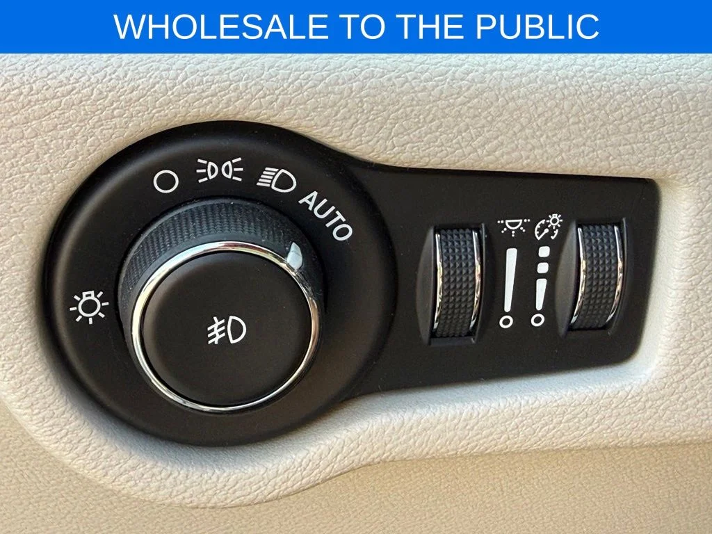 Used 2020 Silver Chrysler Touring L image 19
