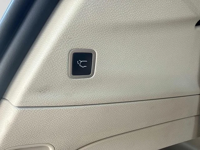 Used 2023 Gray Chrysler Touring L image 18