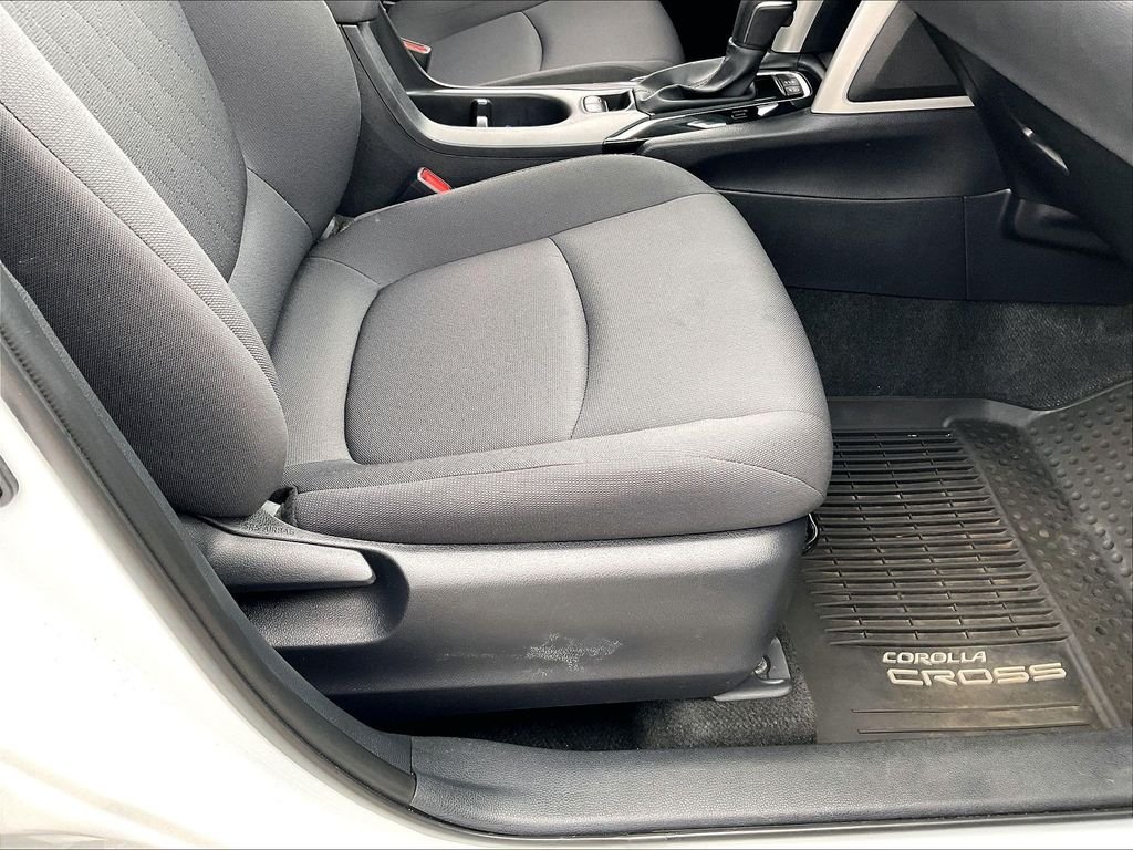 Used 2024 Wind Chill Pearl Toyota LE image 36
