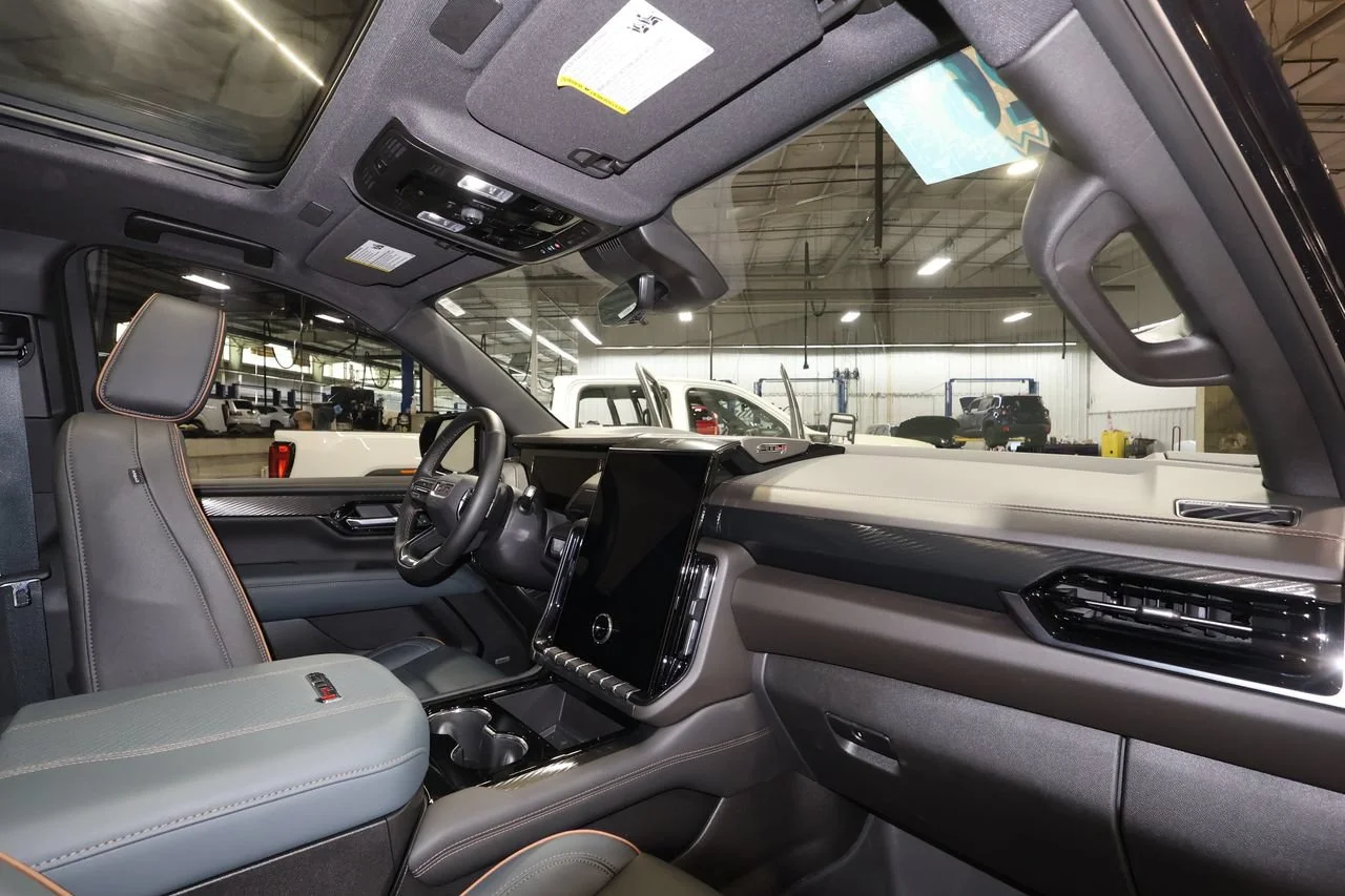 Used 2026 Titanium Rush Metallic GMC AT4 image 32