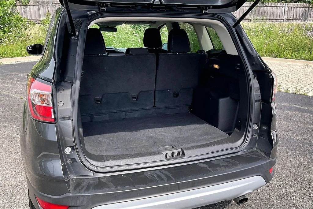 Used 2018 Gray Ford SE image 25